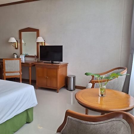 Hotel Sahid Jaya Solo Exterior foto
