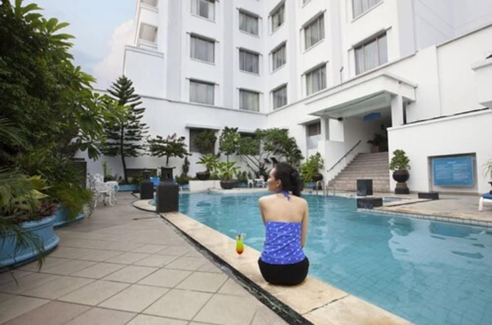 Hotel Sahid Jaya Solo Exterior foto