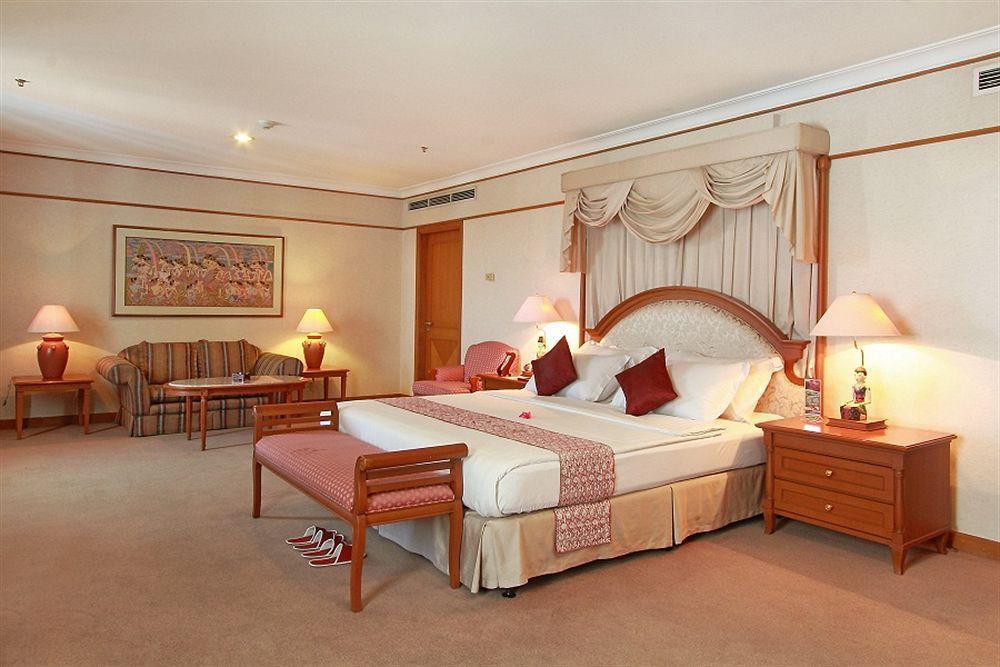 Hotel Sahid Jaya Solo Exterior foto